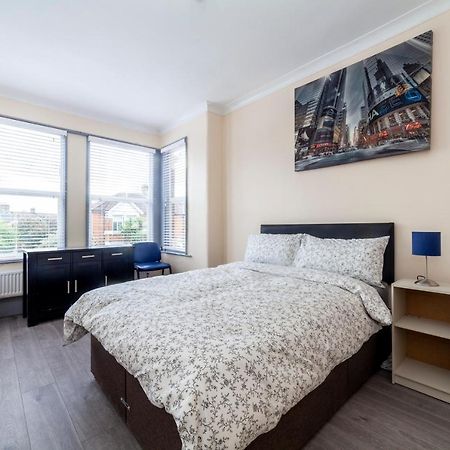 Highlands Gardens Suites Ilford Luaran gambar