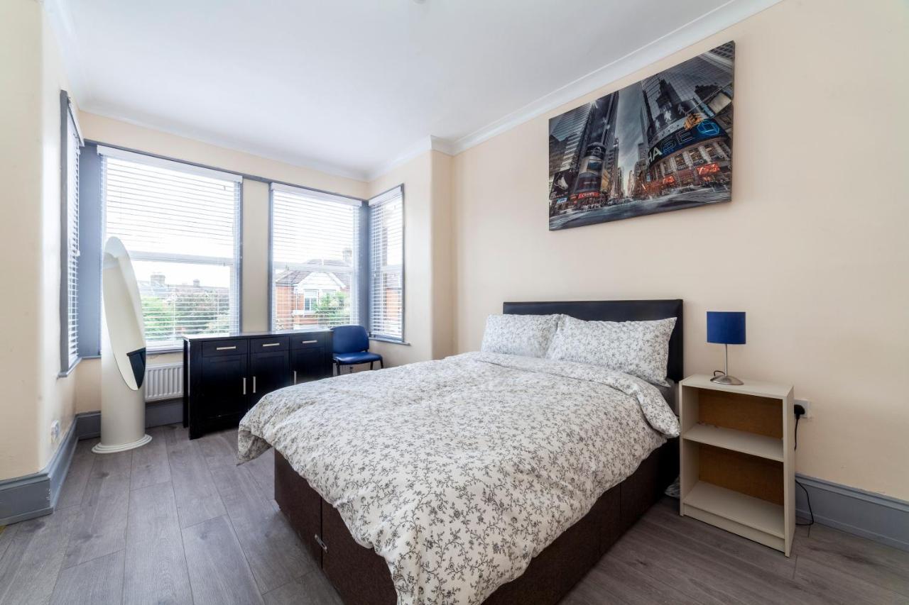 Highlands Gardens Suites Ilford Luaran gambar
