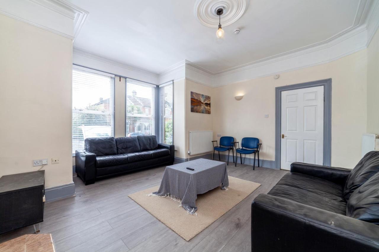 Highlands Gardens Suites Ilford Luaran gambar